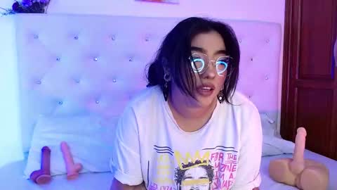 molly_curvyhot online show from November 2025 02:50:02 PM