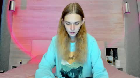 Molly Hunt online show from November 2025 04:00:01 AM