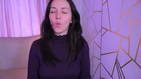   MOLLY   online show from November 2025 03:00:01 PM