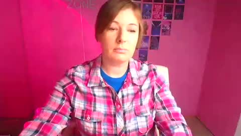 Molly online show from November 2025 12:42:01 PM