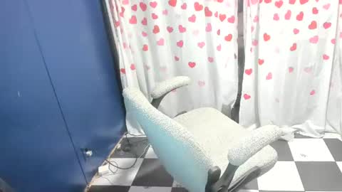 molly_moons online show from July 2026 12:25:01 PM