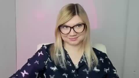 Molly online show from October 2025 12:55:01 PM