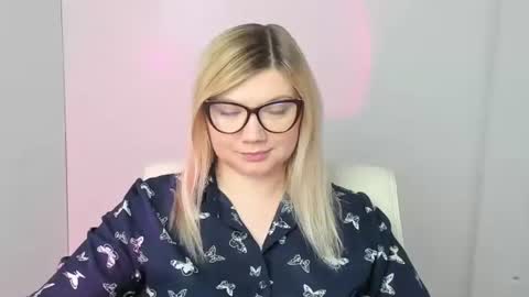 Molly online show from November 2025 12:59:02 PM