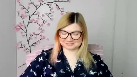 Molly online show from March 2026 12:32:01 PM