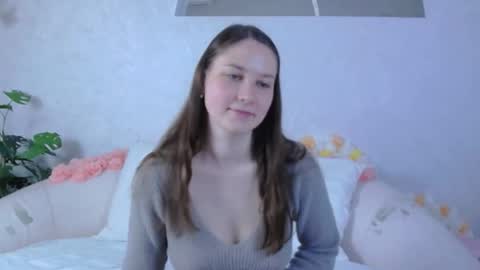 Snapshot of molly_moretti chatting on May 2026 05:02:02 AM check my bio online show from May 2026 05:02:02 AM