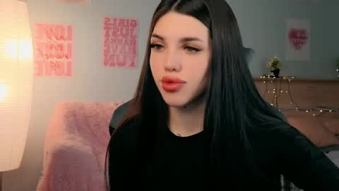 Snapshot of molly_rettyy chatting on May 2026 04:19:02 AM Molly online show from May 2026 04:19:02 AM