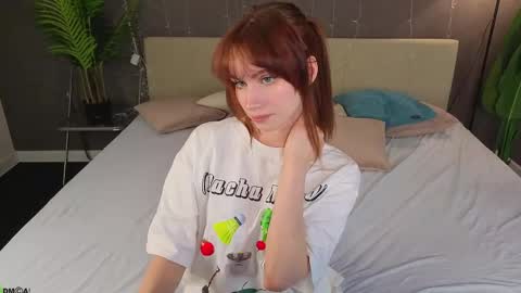 Snapshot of molly_rougge chatting on April 2026 12:16:02 AM Molly online show from April 2026 12:16:02 AM