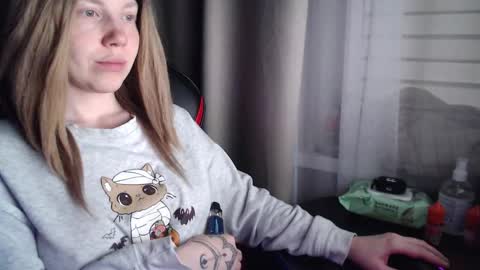 I have new photos come and see with love Molly online show from November 2025 12:16:01 PM