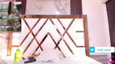 Snapshot of molly_sweetee chatting on June 2026 01:45:01 AM Yuli online show from June 2026 01:45:01 AM