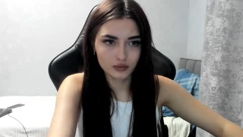 Molly online show from November 2025 08:24:02 PM