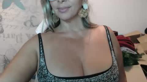 Molly Bunny online show from November 2025 10:56:01 PM
