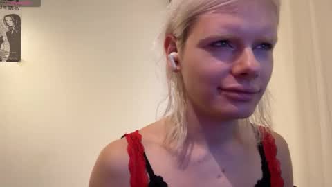 mollychloe online show from November 2025 01:17:02 PM