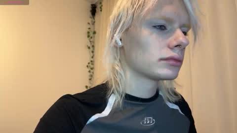 mollychloe online show from November 2025 09:48:01 PM