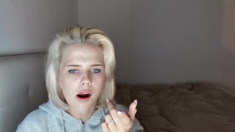 Snapshot of mollyforthenose chatting on August 2026 10:30:01 PM mollyforthenose online show from August 2026 10:30:01 PM