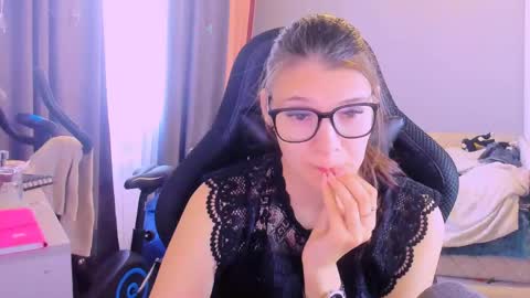 KIRA  online show from April 2026 06:17:01 AM