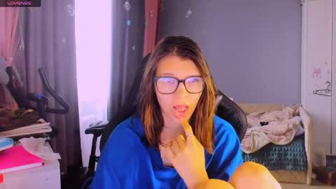  KIRA  online show from May 2026 05:03:02 AM
