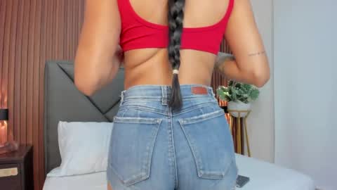 Snapshot of mollylove_ chatting on May 2026 07:19:01 PM mollylove_ online show from May 2026 07:19:01 PM
