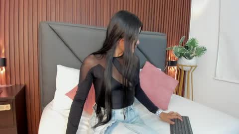 Snapshot of mollylove_ chatting on May 2026 07:41:01 PM mollylove_ online show from May 2026 07:41:01 PM