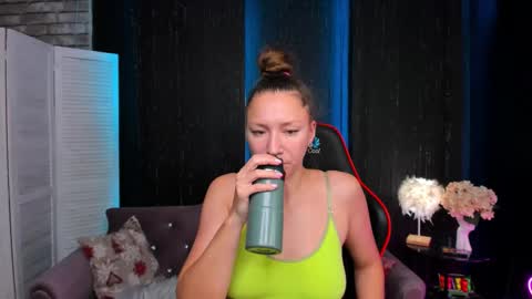 hi im Molly heregreat boobs big heart  warm pussy  online show from November 2025 12:43:02 AM