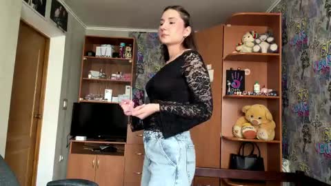 Molly online show from June 2026 10:21:02 AM