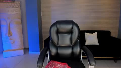 Molly Sunders online show from October 2025 05:15:02 AM