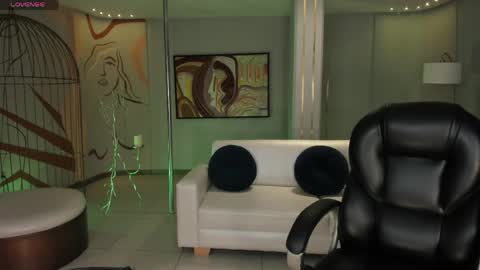 Molly Sunders online show from April 2026 08:45:02 PM