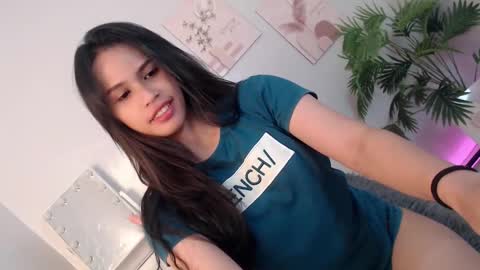 MOMIKHEM online show from October 2025 06:47:01 AM