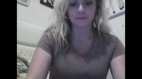 Snapshot of mommabearanpoppabear850 chatting on September 2025 05:57:02 AM mommabearanpoppabear850 online show from September 2025 05:57:02 AM