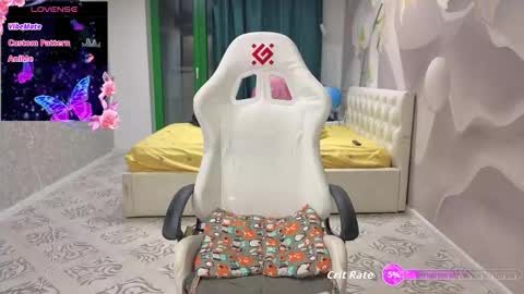 Snapshot of mommmy_ chatting on November 2025 08:13:02 PM MommmY online show from November 2025 08:13:02 PM