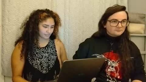 Snapshot of mommybubbles2 chatting on February 2025 04:04:02 PM Mommy Bubbles online show from February 2025 04:04:02 PM