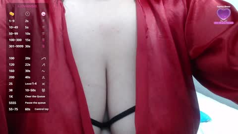 Snapshot of mommyissuess_ chatting on January 2025 11:03:01 PM Daphne online show from January 2025 11:03:01 PM