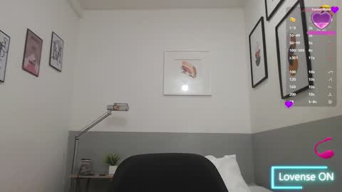 Snapshot of mommyissuess_ chatting on February 2025 02:08:02 AM Daphne online show from February 2025 02:08:02 AM