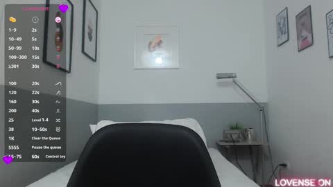 Snapshot of mommyissuess_ chatting on March 2025 10:19:02 PM Daphne online show from March 2025 10:19:02 PM