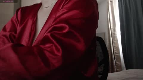 Snapshot of mommyissuess_ chatting on October 2025 10:22:02 PM Daphne online show from October 2025 10:22:02 PM