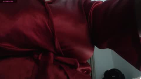 Snapshot of mommyissuess_ chatting on October 2025 07:32:01 AM Daphne online show from October 2025 07:32:01 AM