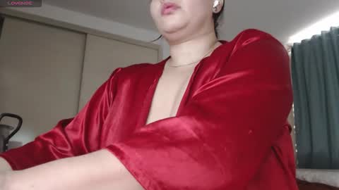 Snapshot of mommyissuess_ chatting on November 2025 03:34:01 PM Daphne online show from November 2025 03:34:01 PM