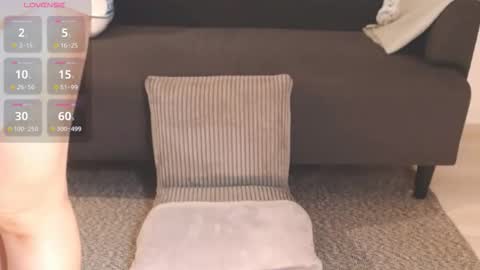 Momo online show from November 2025 10:25:02 PM