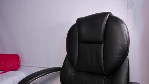 Momo  online show from April 2026 02:59:02 AM