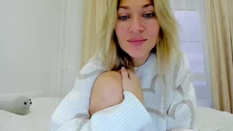 Mona online show from November 2025 04:55:02 AM