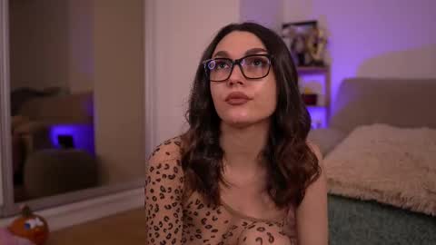 Mona Lisss online show from November 2025 01:28:02 PM