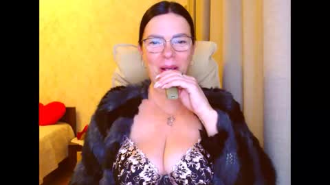 monica online show from December 2025 04:11:01 PM