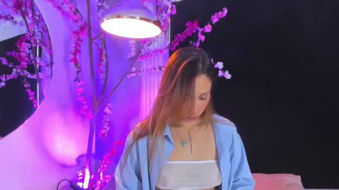 MONIK FOX online show from November 2025 08:01:01 PM