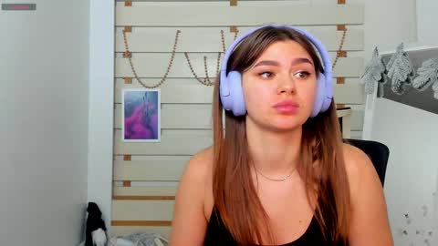 Monika online show from December 2024 04:57:02 PM