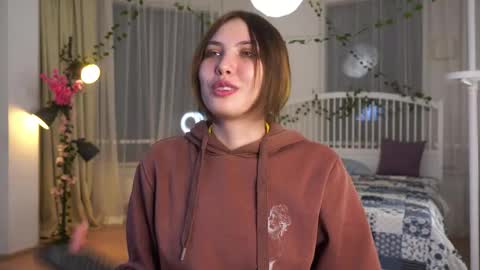 Snapshot of monniewisener chatting on December 2025 02:11:01 PM Jenny online show from December 2025 02:11:01 PM