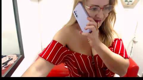 Snapshot of monserrat_diva chatting on May 2026 12:51:02 AM monserrat_diva online show from May 2026 12:51:02 AM