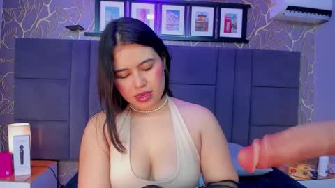   online show from December 2025 04:18:02 AM