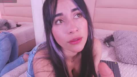 Adriana online show from December 2025 02:00:02 PM