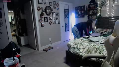 Snapshot of monstrumologist chatting on January 2025 02:28:02 AM Lydia Mooney online show from January 2025 02:28:02 AM