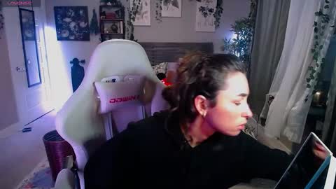 Snapshot of monstrumologist chatting on January 2025 12:39:02 AM Lydia Mooney online show from January 2025 12:39:02 AM