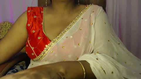 Snapshot of moody_maya chatting on November 2025 06:52:01 AM Maya online show from November 2025 06:52:01 AM